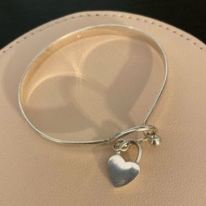 Heart bangle bracelet